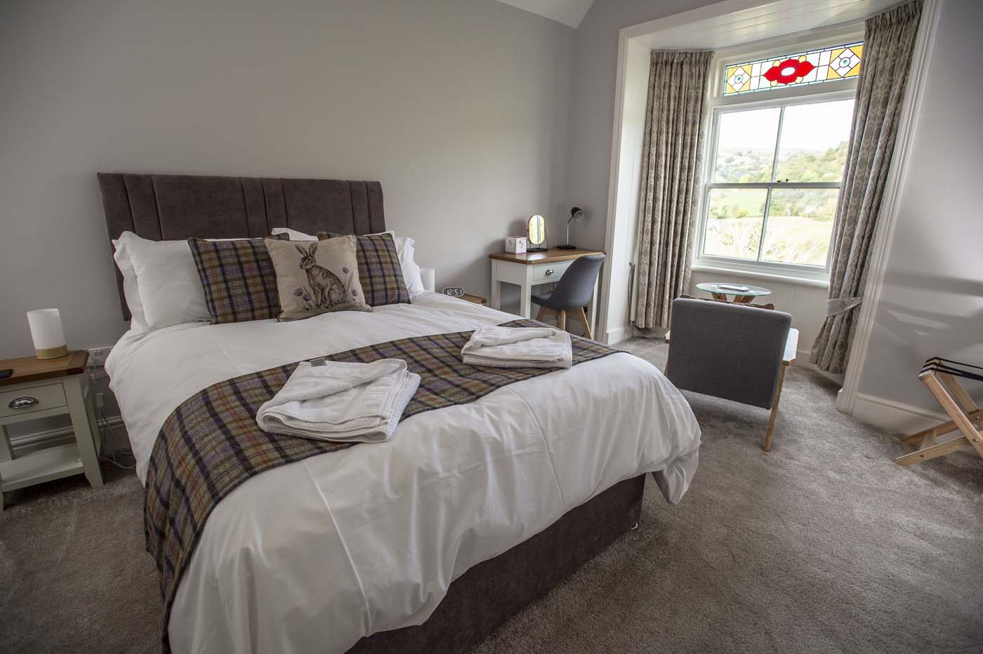 Dyfrdwy (sleeps 2) wonderful view - extra bed available